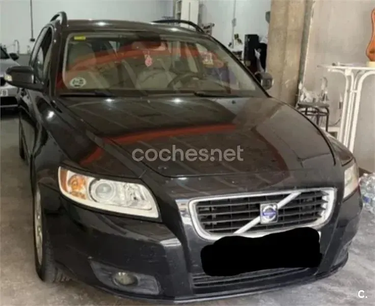 Usado Volvo V50 Kinetic 136 CV (100 kW) 2010 Negro Familiar
