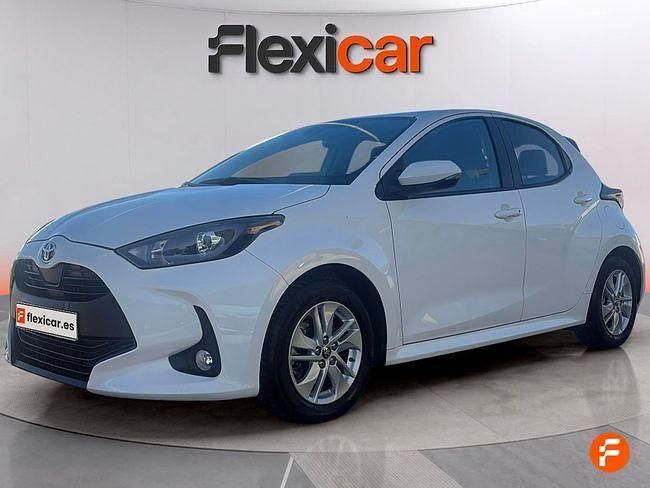 Usado Toyota Yaris Hybrid Business Edition 116 CV (85 kW) 2022 Blanco