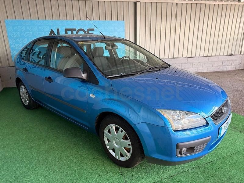Usado Ford Focus Trend 100 CV (73 kW) 2005 Azul Berlina