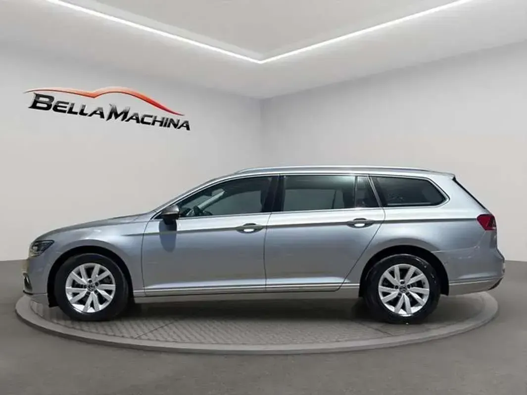 Usado VW Passat Business 150 CV (110 kW) 2022 Gris Familiar