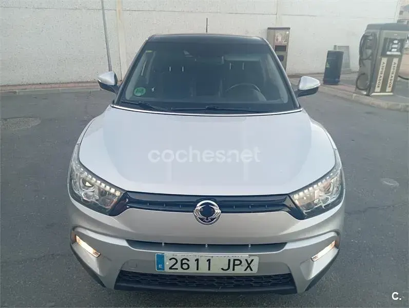 Usado SsangYong Tivoli Limited 128 CV (94 kW) 2016 Gris / plata SUV