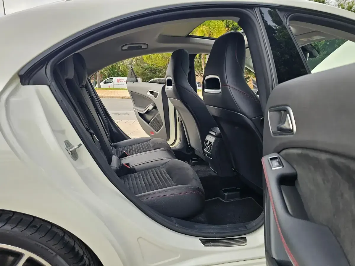 Usado Mercedes CLA220 177 CV (130 kW) 2018 Blanco Coupe