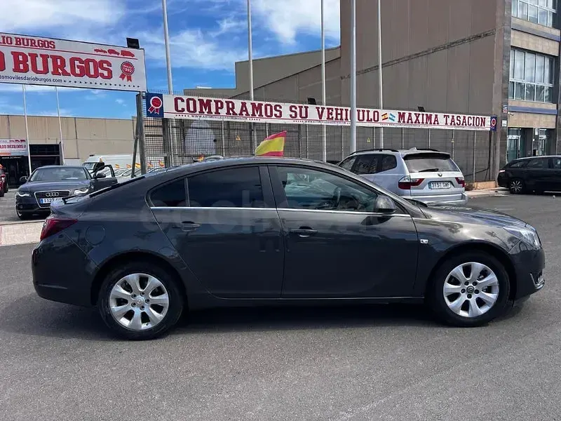 Usado Opel Insignia Expression 120 CV (88 kW) 2016 Gris / plata Berlina