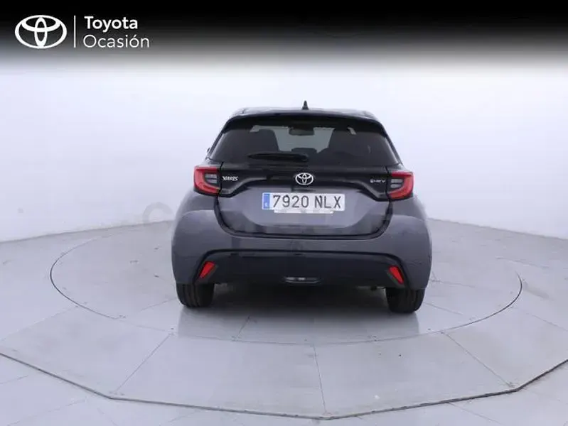 Nuevo Toyota Yaris Hybrid Style 116 CV (85 kW) 2026 Gris / plata Berlina