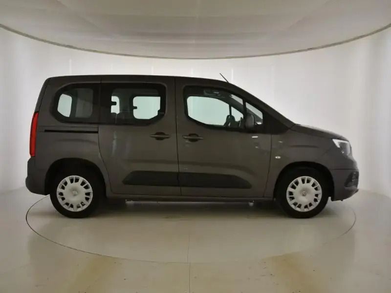 Usado Opel Combo Life Expression 110 CV (80 kW) 2020 Marron Berlina