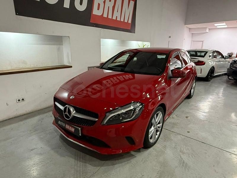 Usado Mercedes A180 Urban 122 CV (89 kW) 2016 Rojo Berlina