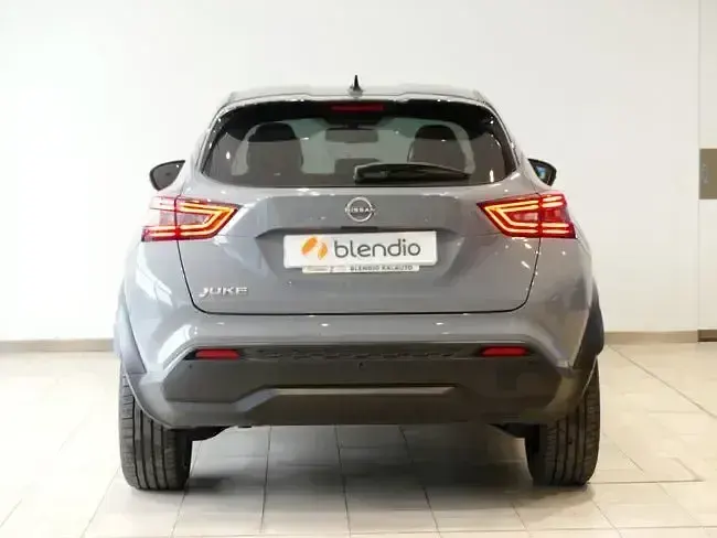 Usado Nissan Juke Tekna 114 CV (83 kW) 2023 Katana grey + midnight black metalizado SUV