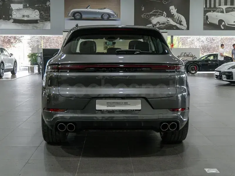 Usado Porsche Cayenne S 475 CV (349 kW) 2025 Gris / plata SUV