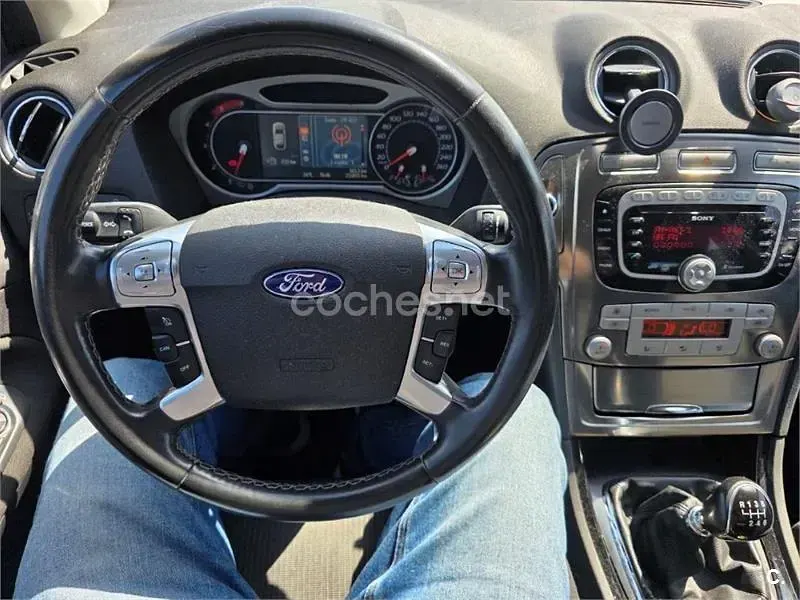 Usado Ford Mondeo Titanium 140 CV (102 kW) 2009 Gris / plata Berlina