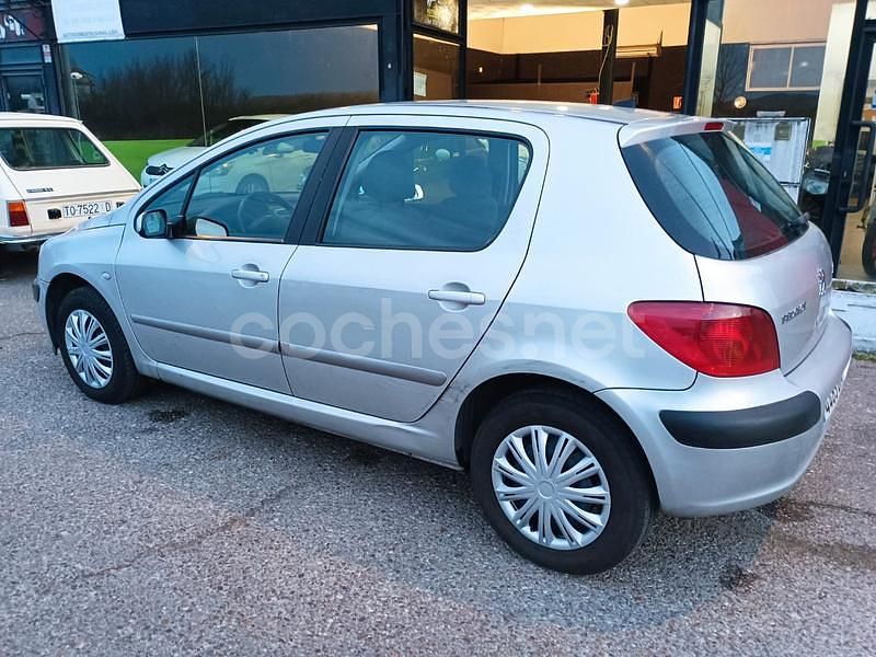 Usado Peugeot 307 110 CV (80 kW) 2002 Gris / plata Berlina