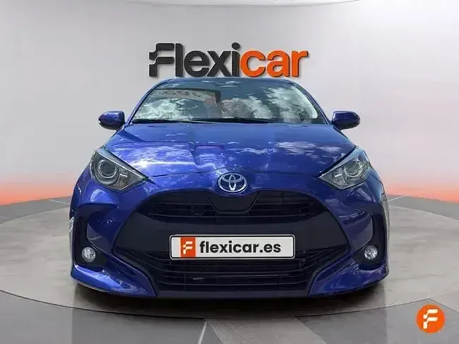 Usado Toyota Yaris Active 92 CV (67 kW) 2025 Azul Utilitario