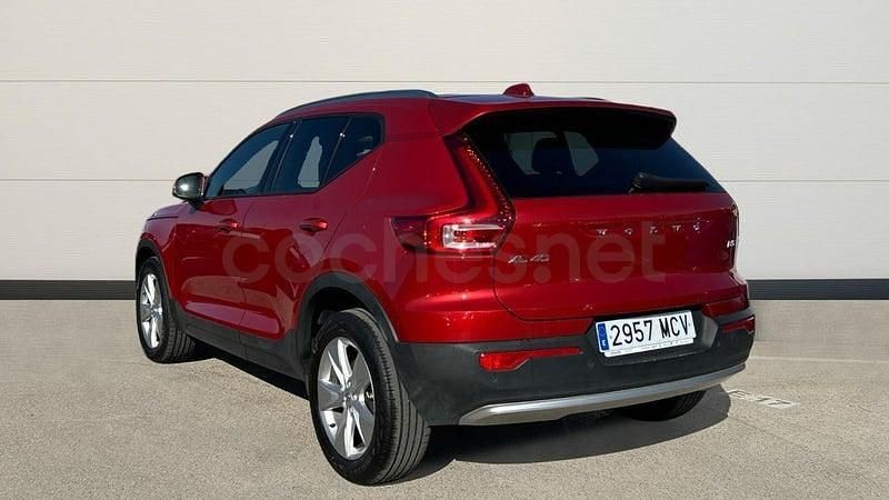 Usado Volvo XC40 Momentum 163 CV (119 kW) 2022 Rojo SUV