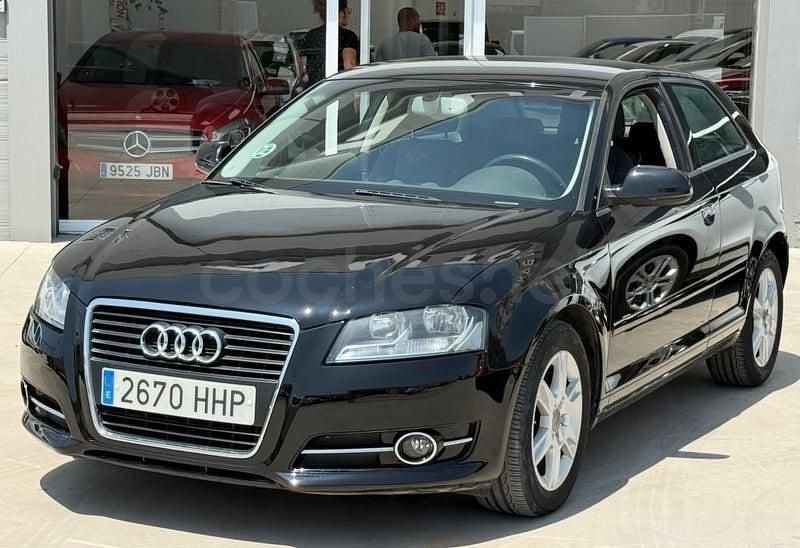 Usado Audi A3 Attraction 105 CV (77 kW) 2012 Negro Utilitario