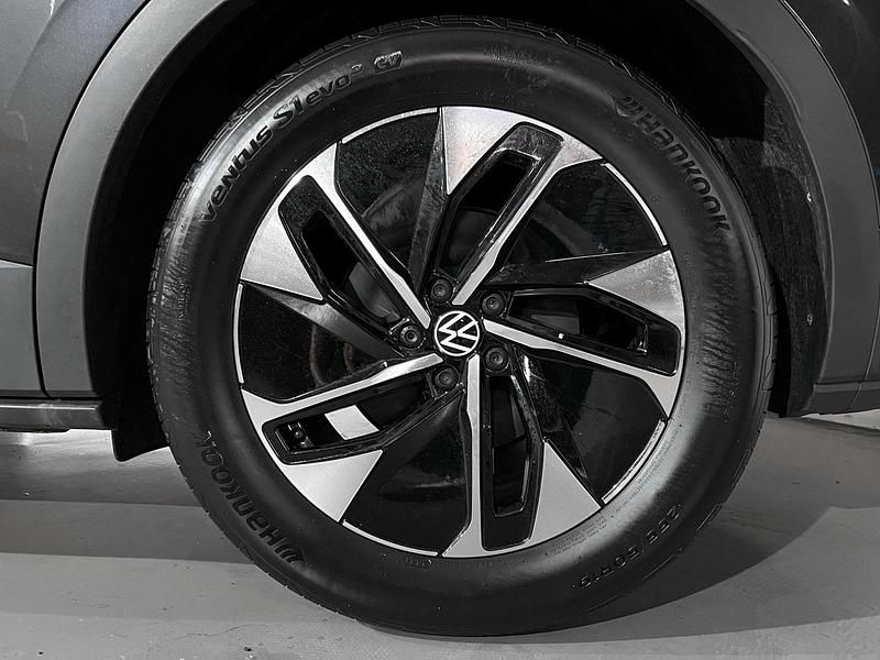 Usado VW ID.4 Pro 150 kW (204 CV) 2025 Gris manganeso metalizado con techo negro SUV