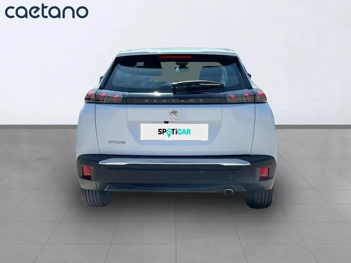 Usado Peugeot 2008 Active 110 CV (80 kW) 2022 Blanco SUV