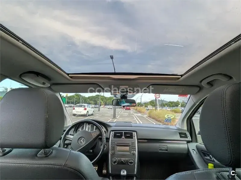 Usado Mercedes B180 Sport Edition 109 CV (80 kW) 2011 Negro Utilitario