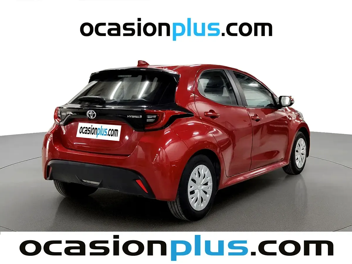 Usado Toyota Yaris Business Edition 116 CV (85 kW) 2022 Rojo Utilitario