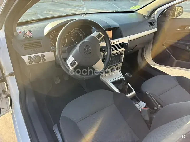 Usado Opel Astra GTC Enjoy 105 CV (77 kW) 2007 Blanco Berlina