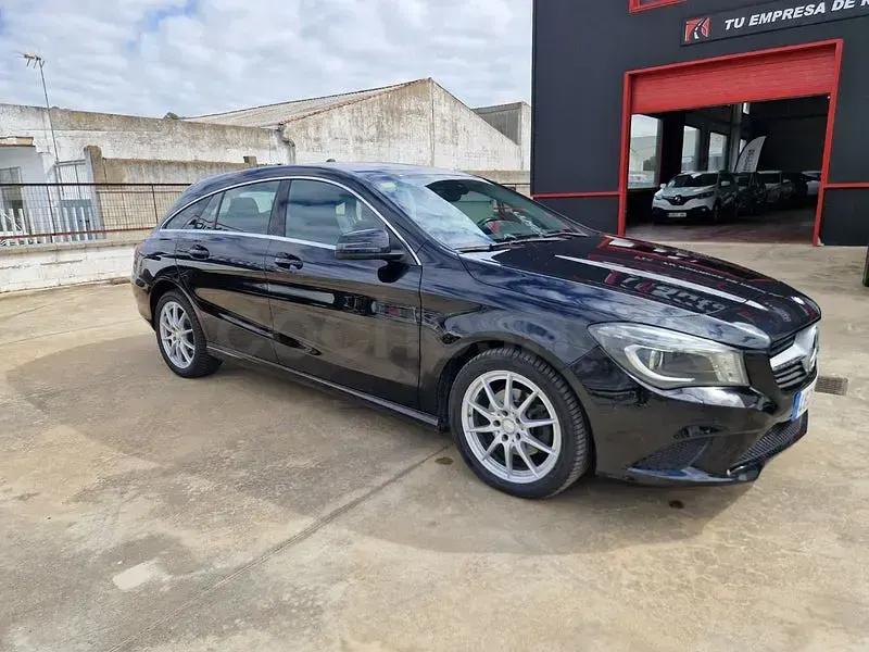Usado Mercedes CLA200 Shooting Brake 136 CV (100 kW) 2015 Negro Familiar