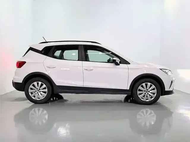 Usado Seat Arona Style 110 CV (80 kW) 2023 Blanco SUV