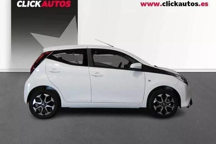 Usado Toyota Aygo X-play 72 CV (52 kW) 2022 Blanco Utilitario