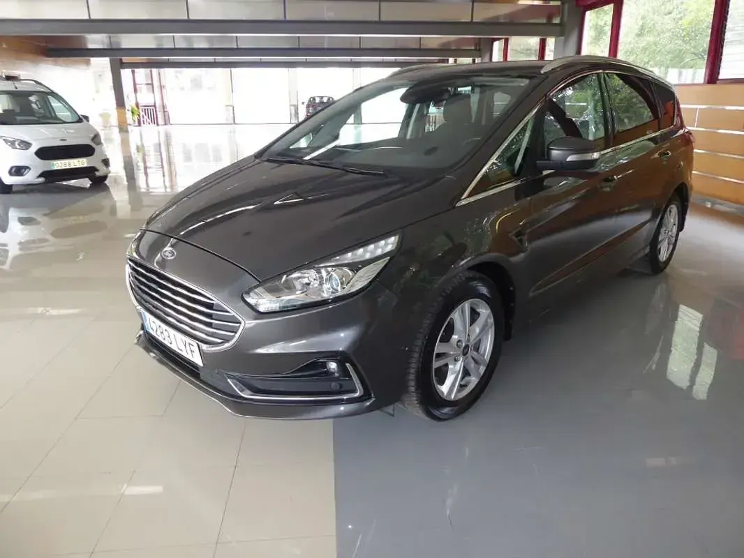 Usado Ford S-MAX Titanium 150 CV (110 kW) 2022 Gris Monovolumen