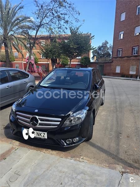 Usado Mercedes B180 122 CV (89 kW) 2012 Negro Monovolumen