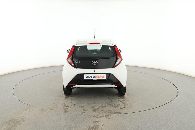 Usado Toyota Aygo X-play 72 CV (52 kW) 2022 Blanco Utilitario
