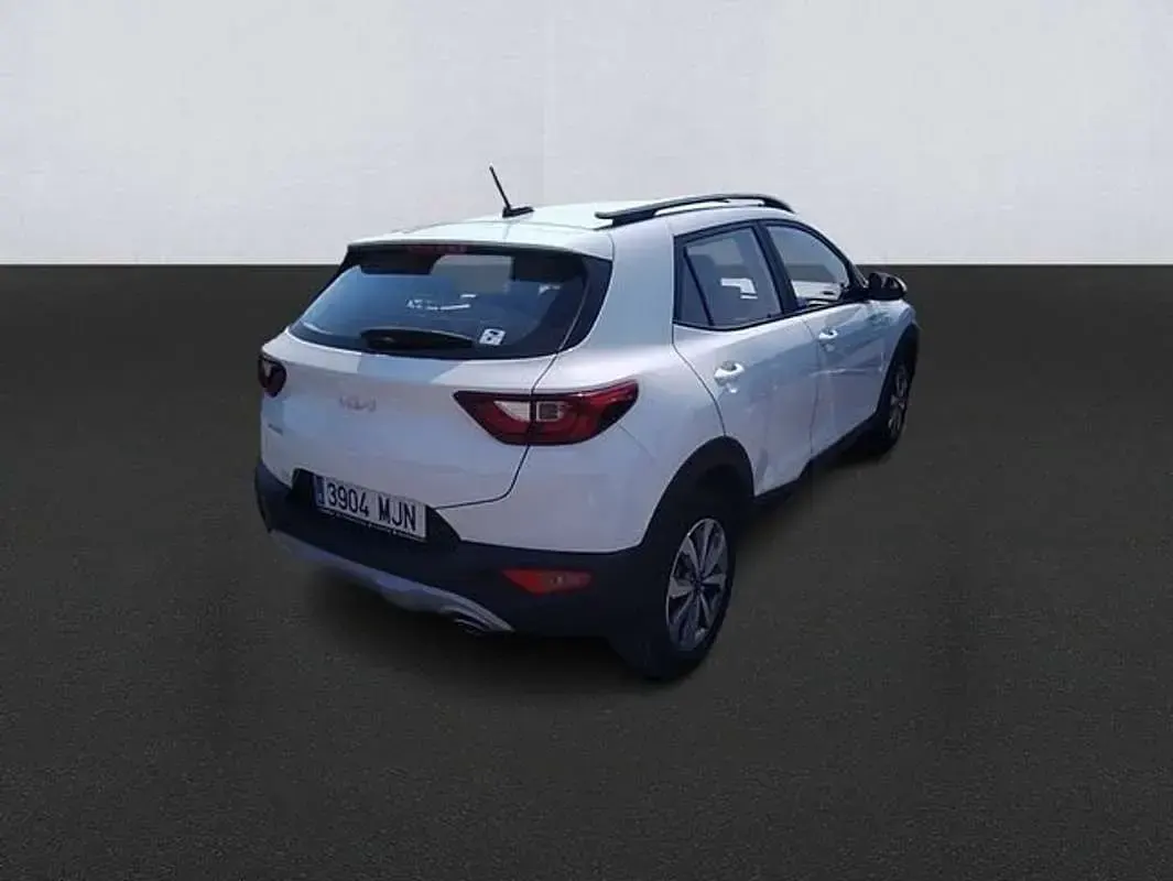 Usado Kia Stonic 84 CV (61 kW) 2023 Blanco SUV