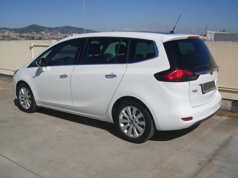 Usado Opel Zafira Tourer Selective 131 CV (96 kW) 2012 Blanco Monovolumen