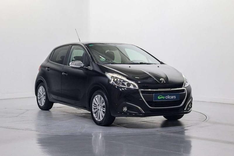 Usado Peugeot 208 Style 82 CV (60 kW) 2017 Negro Utilitario
