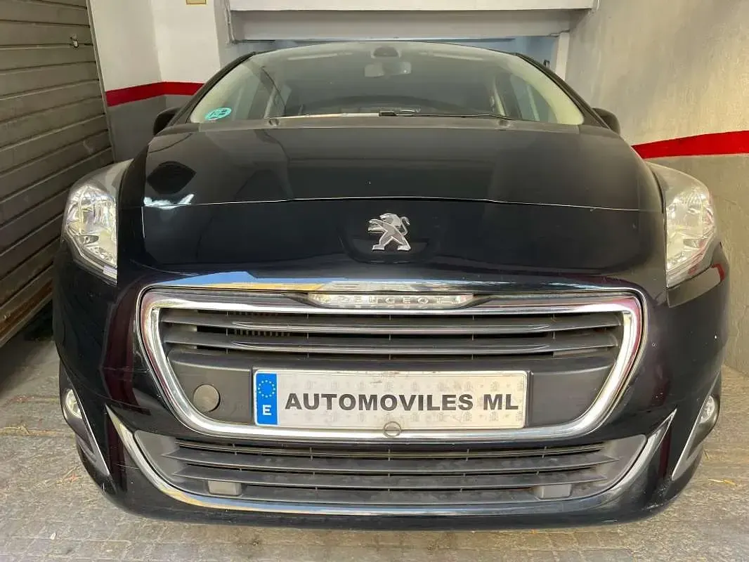 Usado Peugeot 5008 Active 120 CV (88 kW) 2016 Negro Monovolumen