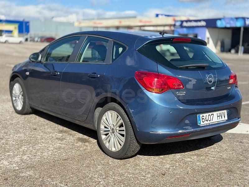 Usado Opel Astra Excellence 110 CV (80 kW) 2014 Azul Berlina