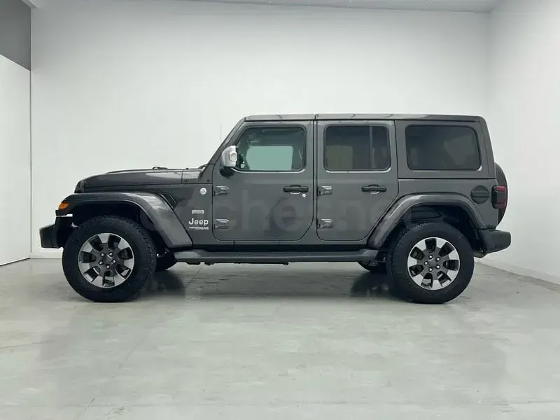 Usado Jeep Wrangler Unlimited Sahara 200 CV (147 kW) 2018 Gris / plata SUV