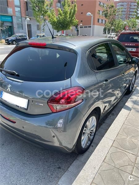 Gris / plata Usado 2016 Peugeot 208 Access Utilitario | 6300 € (Buen precio) - Imagen 1/4