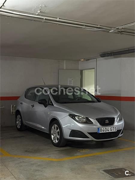 Gris / plata Usado 2010 Seat Ibiza Reference Berlina | 5299 € (Buen precio) - Imagen 1/4