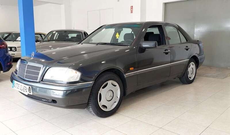Negro Usado 1994 Mercedes C220 Elegance Berlina | 9990 € - Imagen 1/4