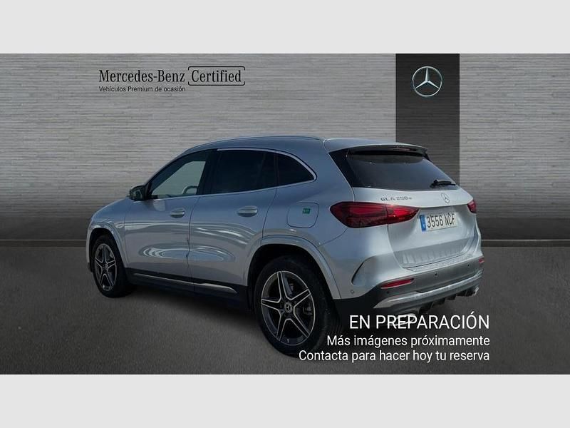 Usado Mercedes GLA250 AMG line 218 CV (160 kW) 2025 Gris SUV