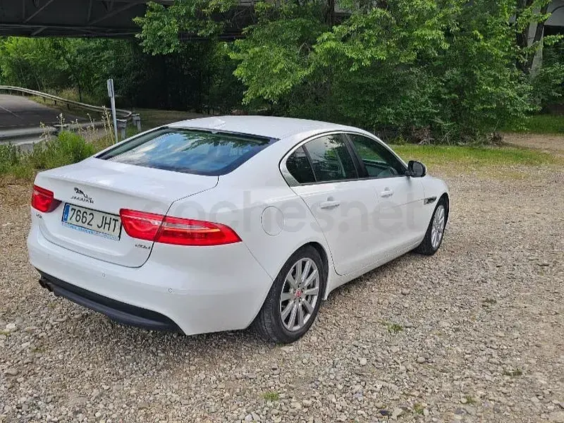 Usado Jaguar XE 180 CV (132 kW) 2016 Blanco Berlina