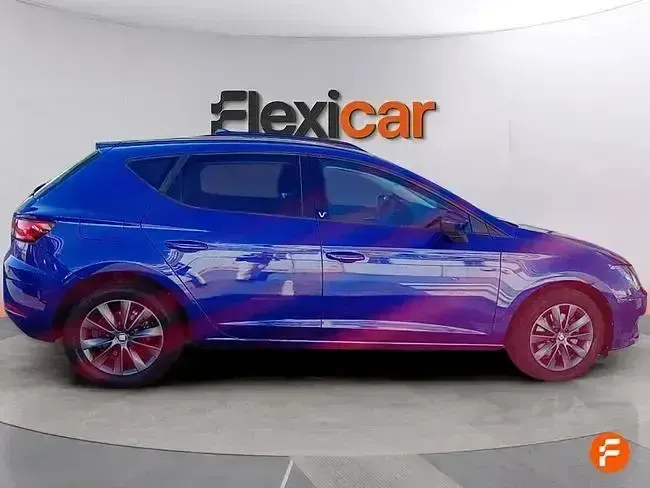 Usado Seat Leon Style 130 CV (95 kW) 2020 Azul Berlina