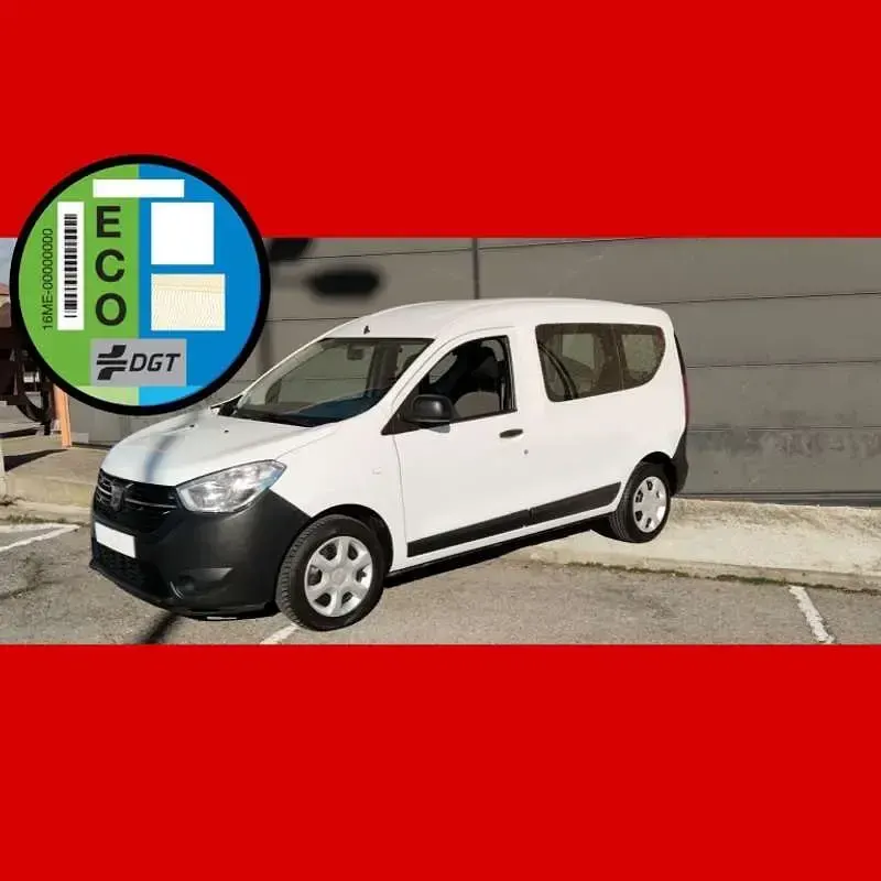Usado Dacia Dokker Essentiel 109 CV (80 kW) 2021 Blanco Monovolumen