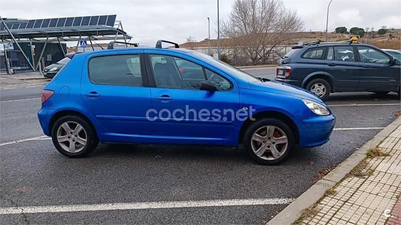 Usado Peugeot 307 110 CV (80 kW) 2005 Azul Berlina
