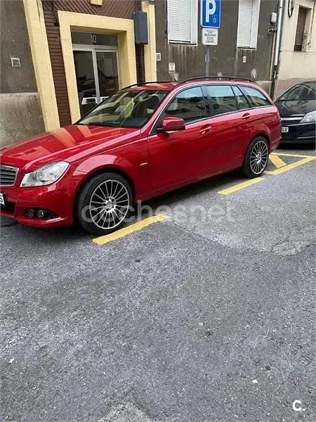 Usado Mercedes C180 Avantgarde 120 CV (88 kW) 2012 Rojo Familiar
