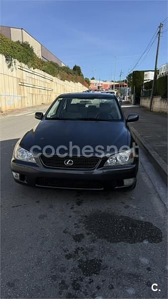 Usado Lexus IS200 Luxury Line 155 CV (114 kW) 2003 Gris / plata Berlina