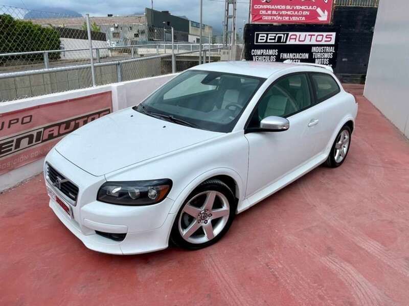 Blanco Usado 2008 Volvo C30 Kinetic Utilitario | 4990 € (Precio justo) - Imagen 1/4