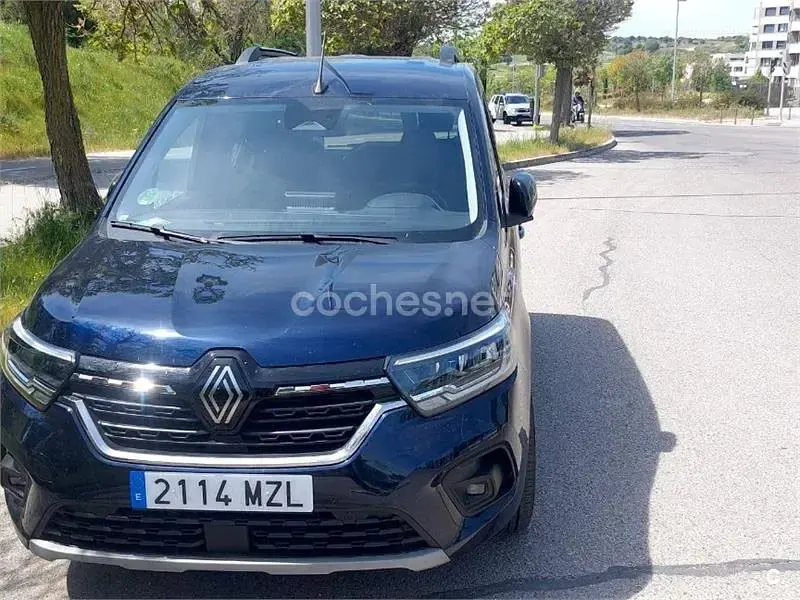 Usado Renault Kangoo Techno 130 CV (95 kW) 2024 Azul Monovolumen