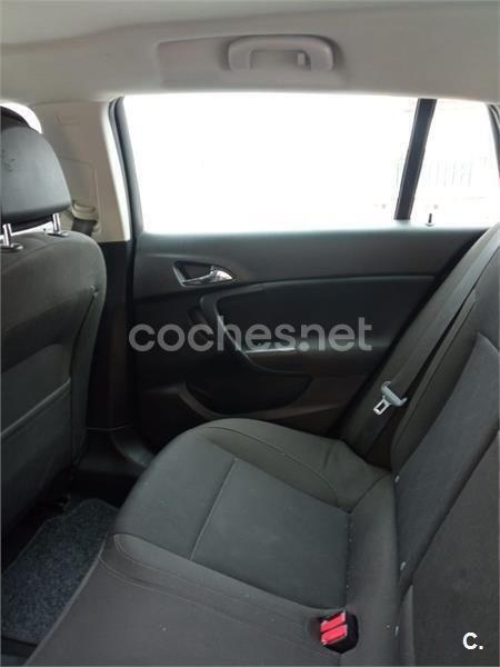 Gris / plata Usado 2010 Opel Insignia Sport Familiar | 1950 € - Imagen 1/4