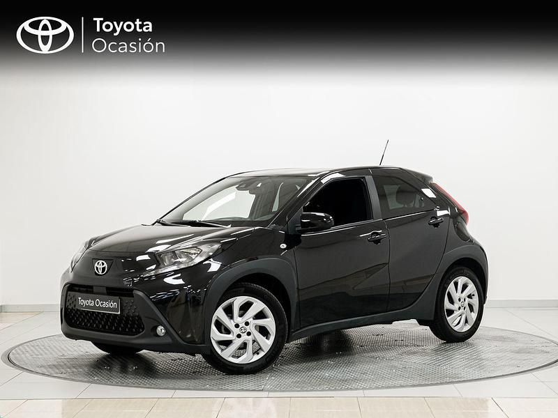 Negro Usado 2024 Toyota Aygo Play Utilitario | 15.950 € (Un poco caro) - Imagen 1/4