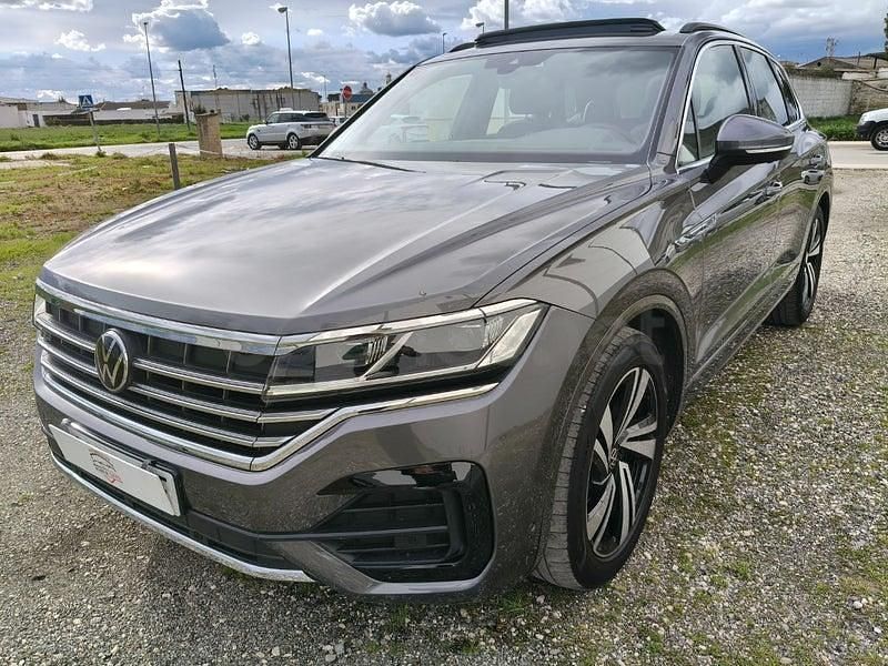 Usado VW Touareg R-line 231 CV (169 kW) 2021 Gris / plata SUV