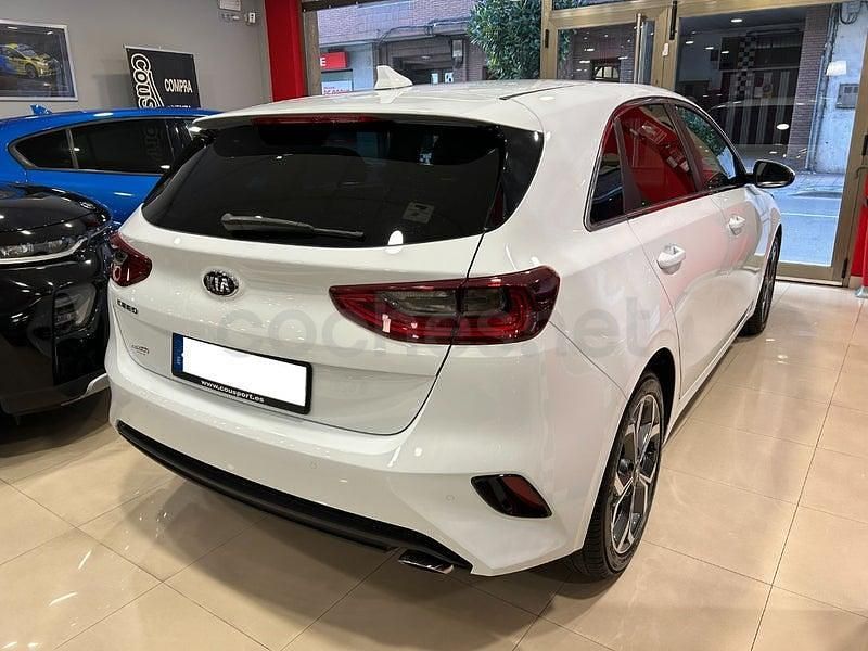 Usado Kia Ceed 100 CV (73 kW) 2021 Blanco Utilitario